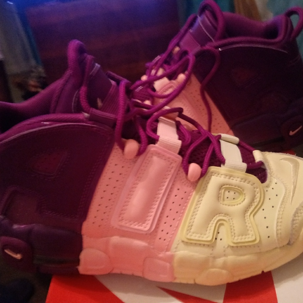 Nike Air More UpTempo(GS) side 6.5y
